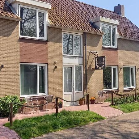 Pension Het Hoefijzer Buren  Bagian luar foto