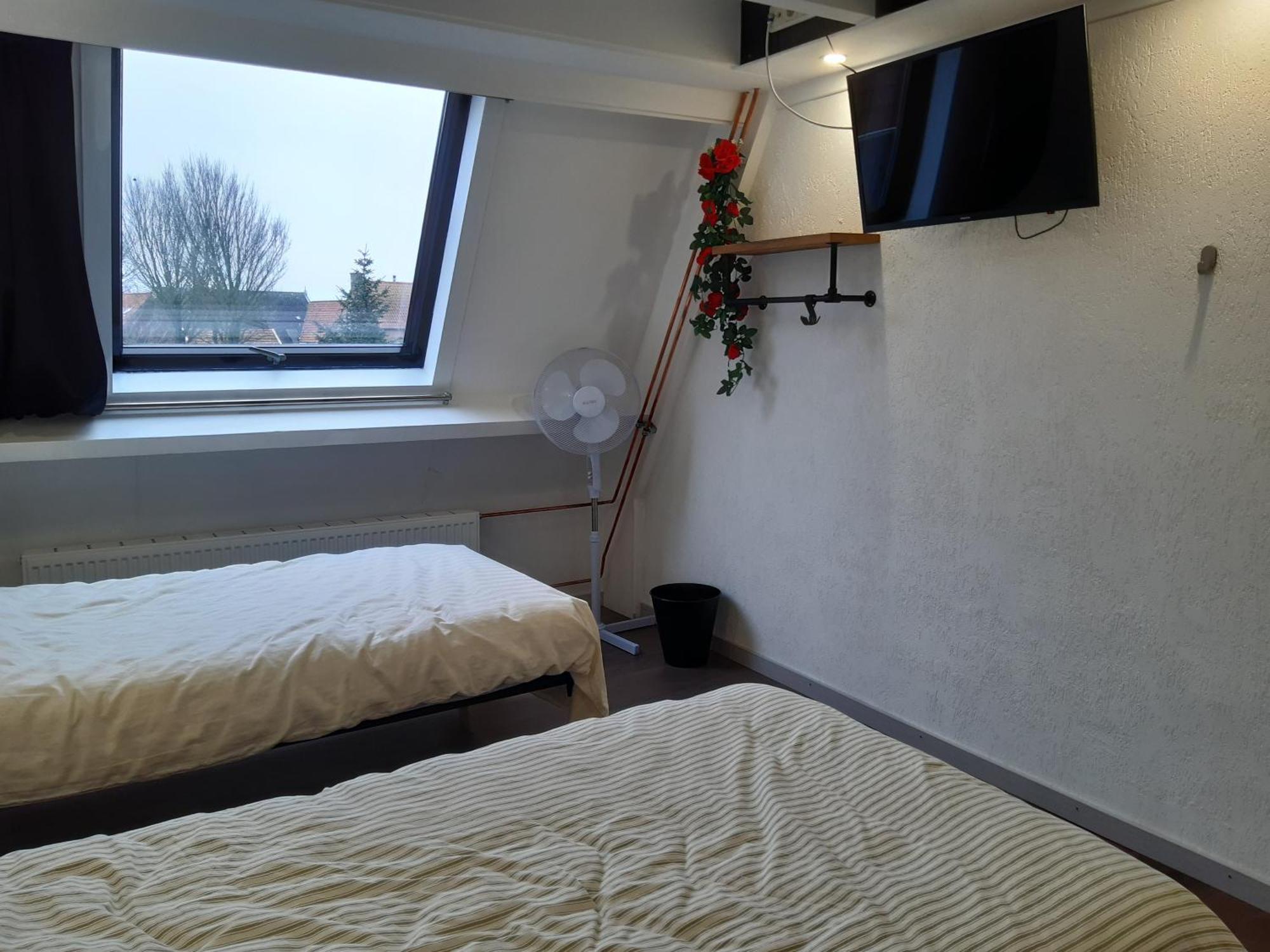 Pension Het Hoefijzer Buren  Bagian luar foto
