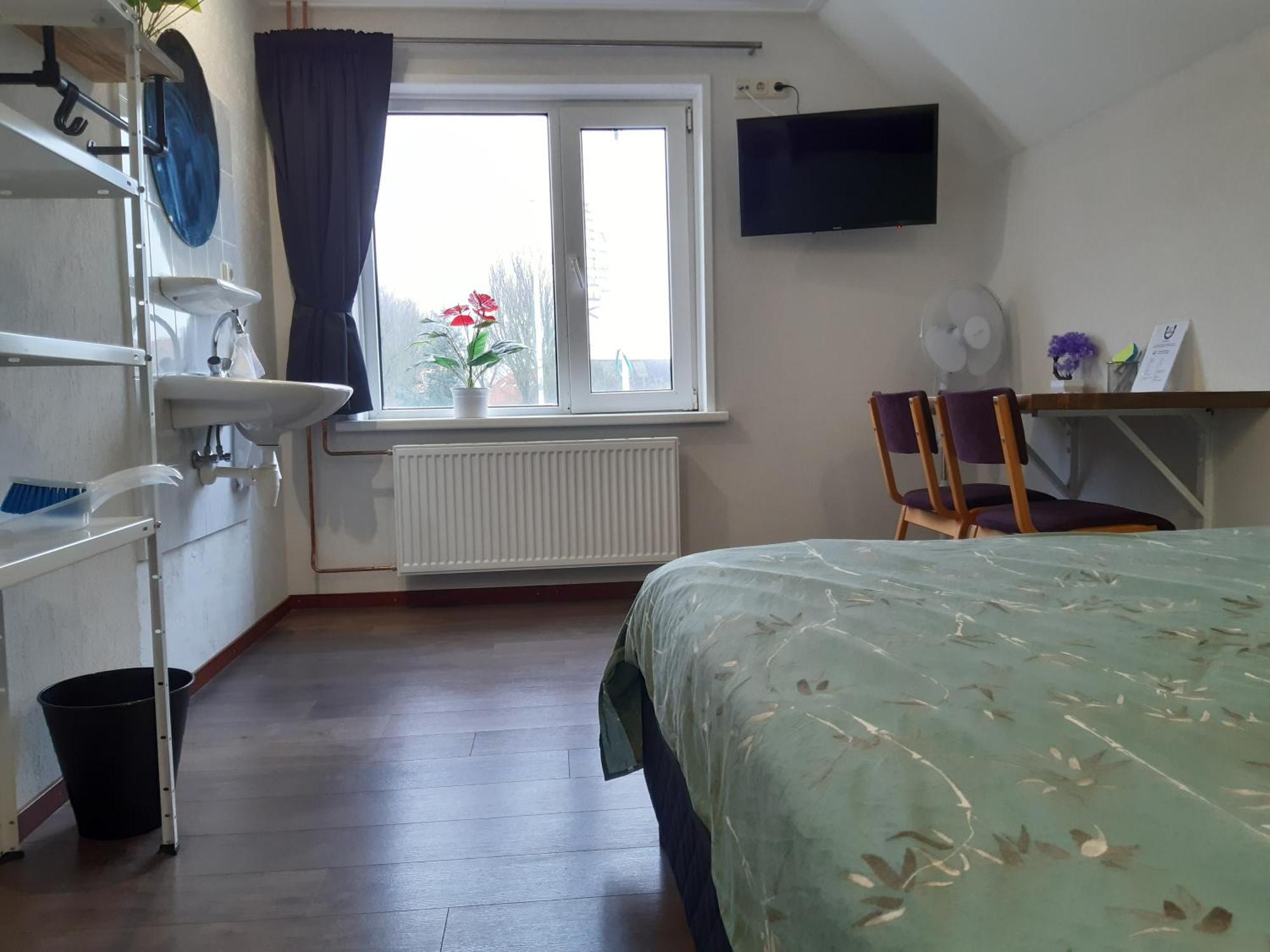 Pension Het Hoefijzer Buren  Bagian luar foto