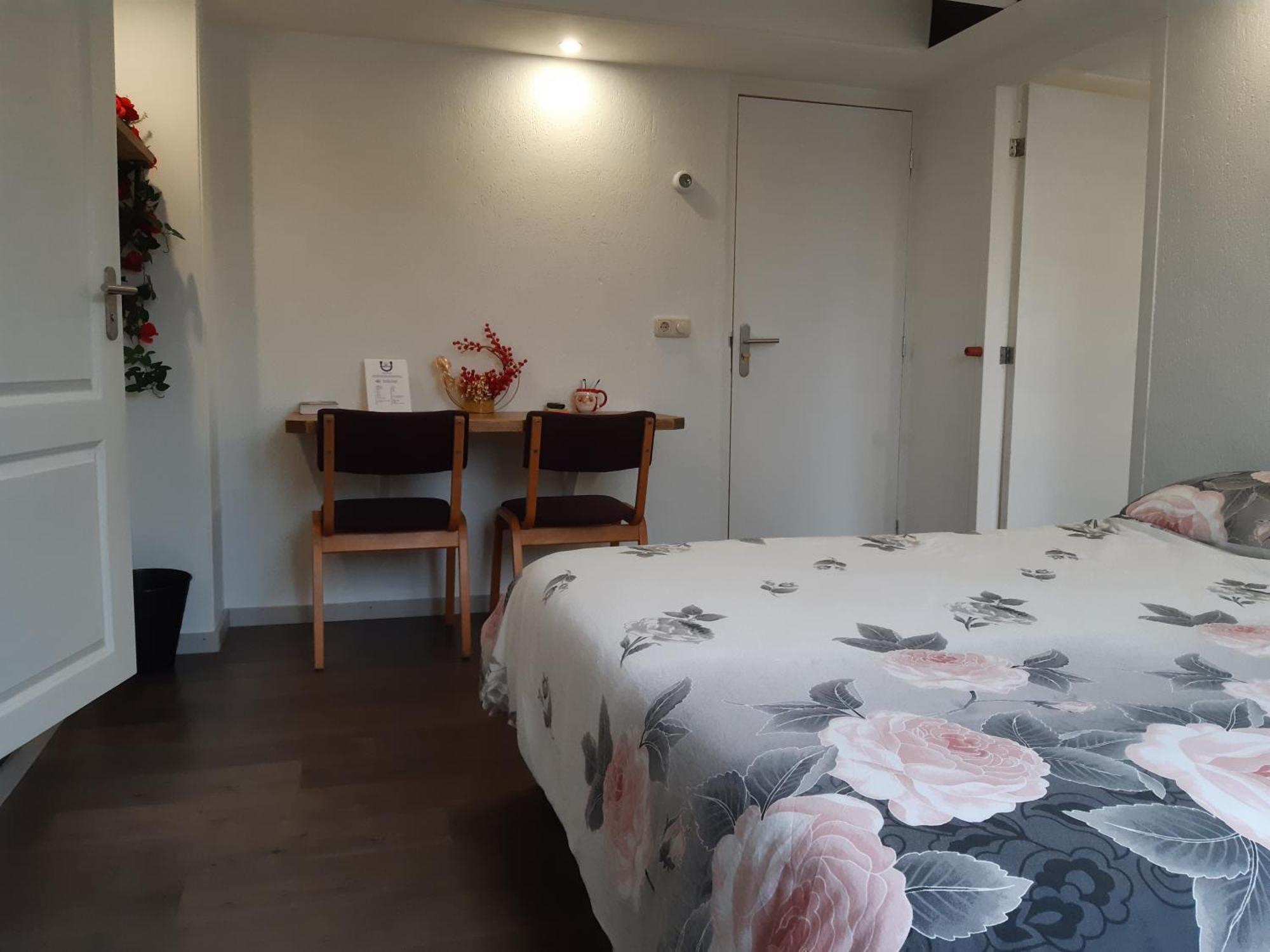 Pension Het Hoefijzer Buren  Bagian luar foto